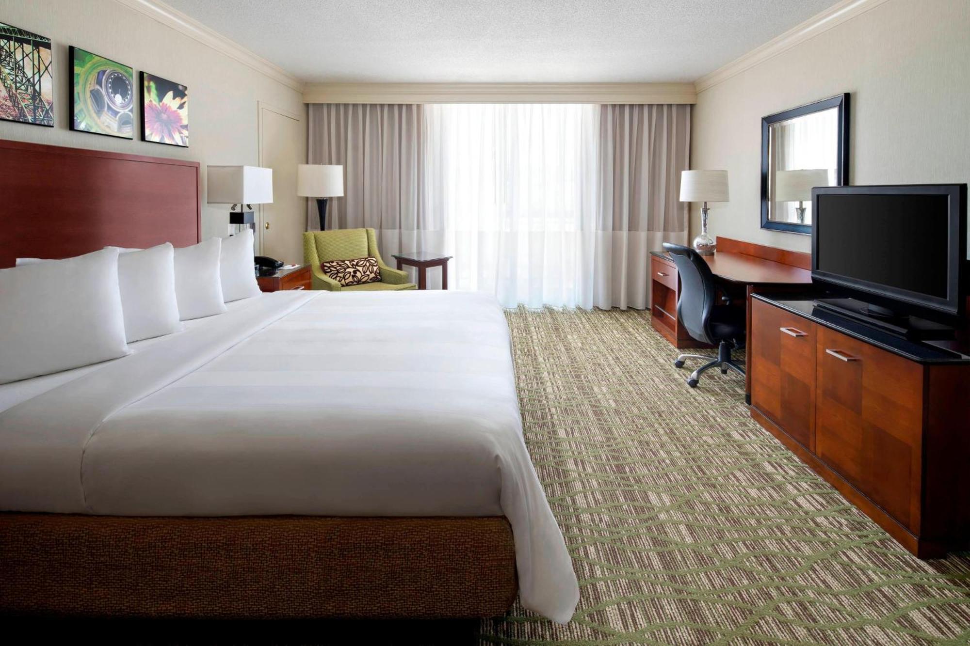 Charleston Marriott Town Center Hotel Exterior photo