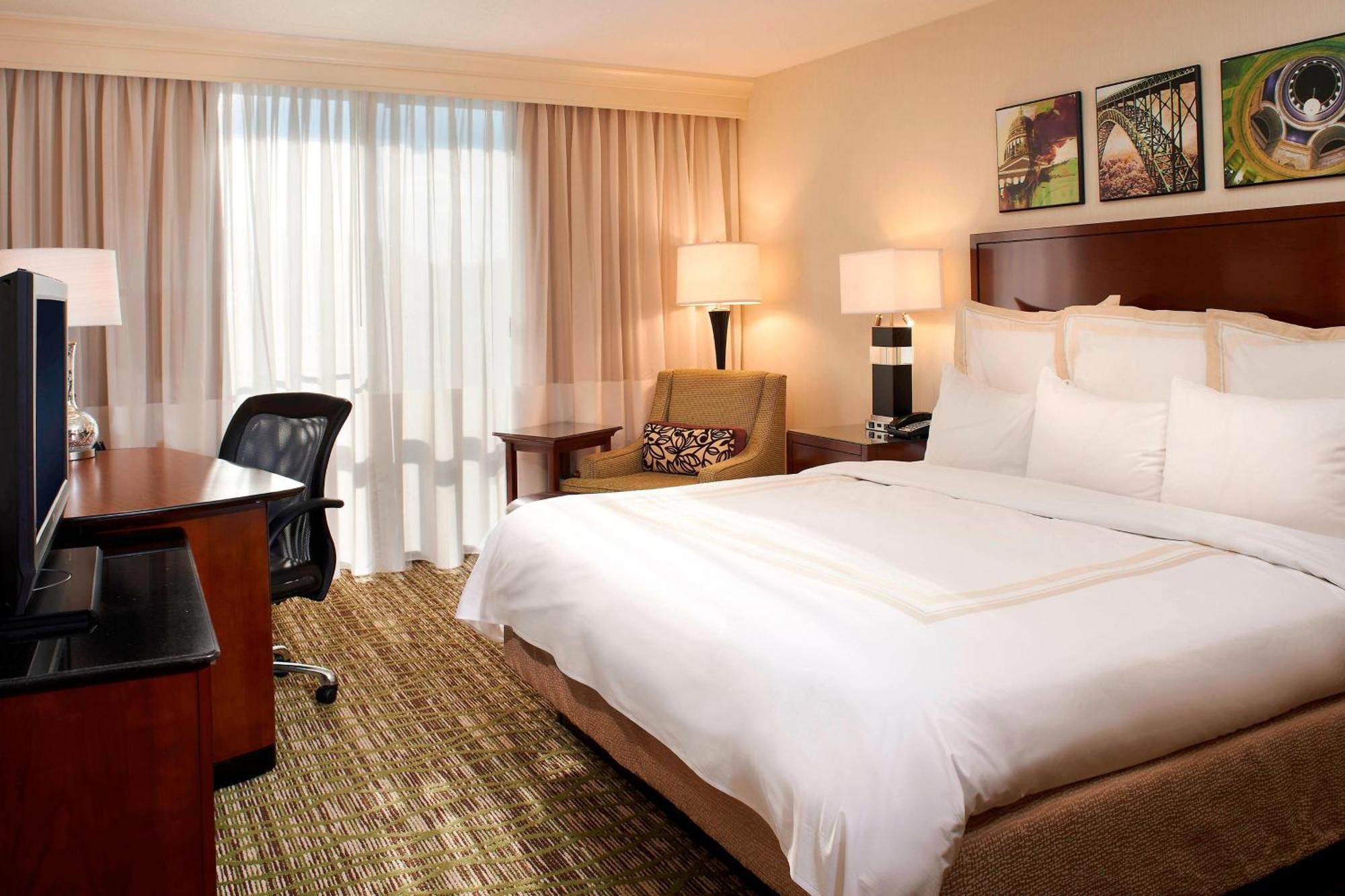 Charleston Marriott Town Center Hotel Exterior photo