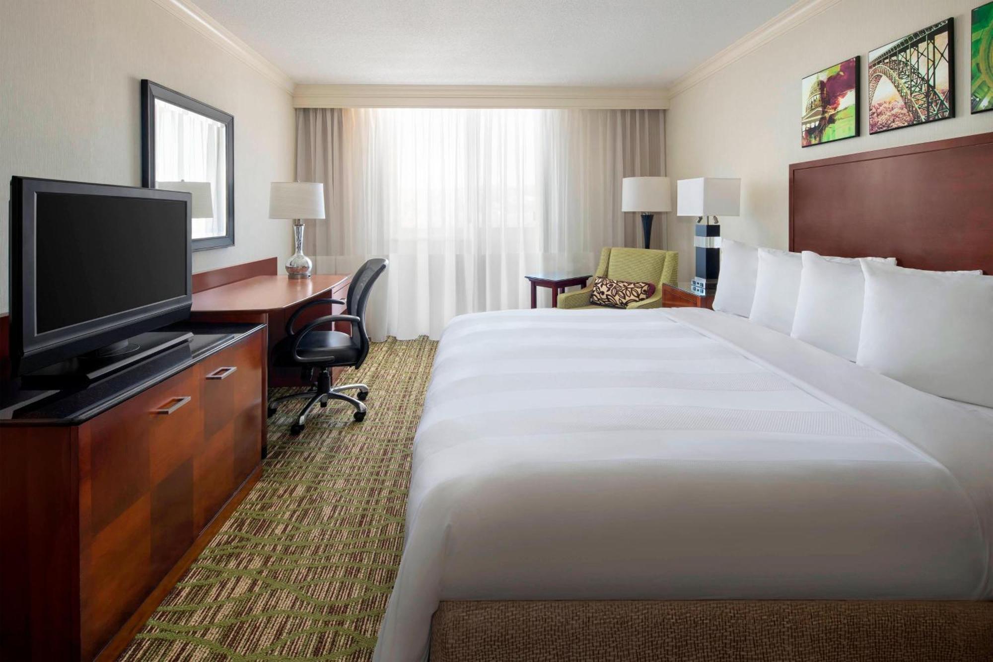 Charleston Marriott Town Center Hotel Exterior photo