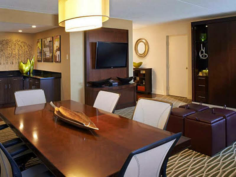 Charleston Marriott Town Center Hotel Exterior photo